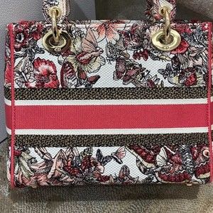 Meet your Posher, Edith